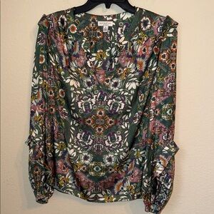 Current Air Los Angeles Blouse . Green floral. NEW condition